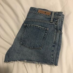 BEST jean shorts, size 26, Treasure & Bond